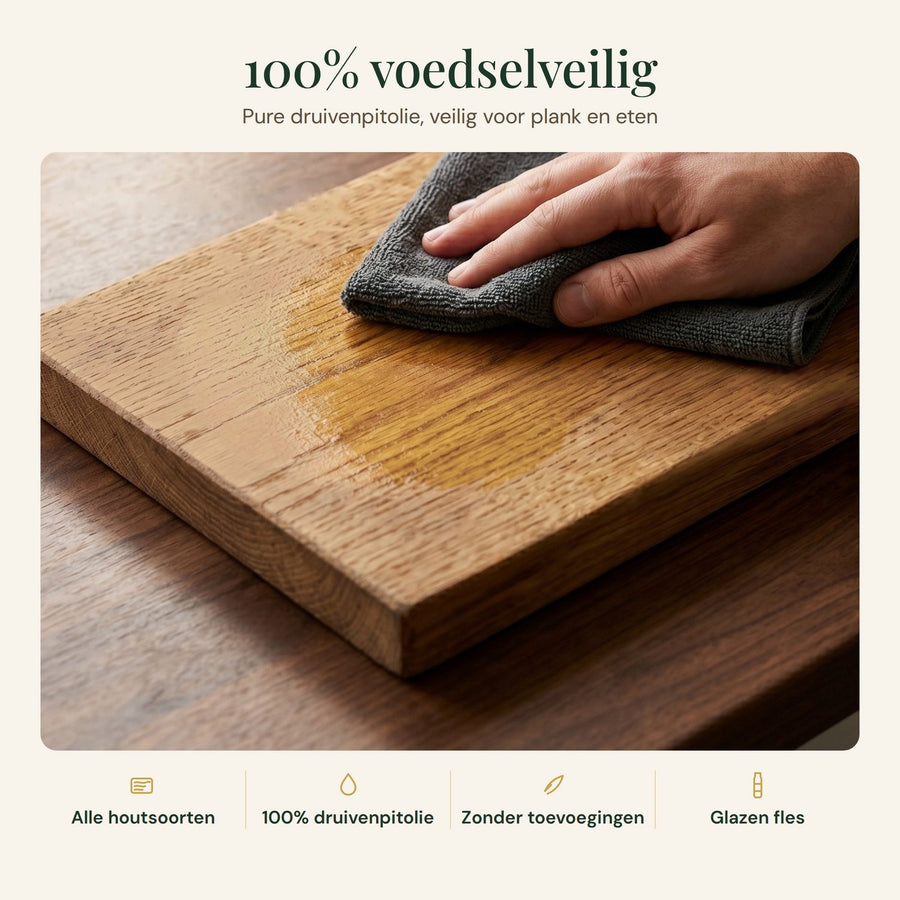 Hand smeert met een grijze doek olie op een houten snijplank. 100% voedselveilig en natuurlijke olie.