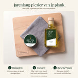 TheWootz bijenwas en snijplank olie met microvezeldoek op een houten plank: reinigen, voeden, beschermen