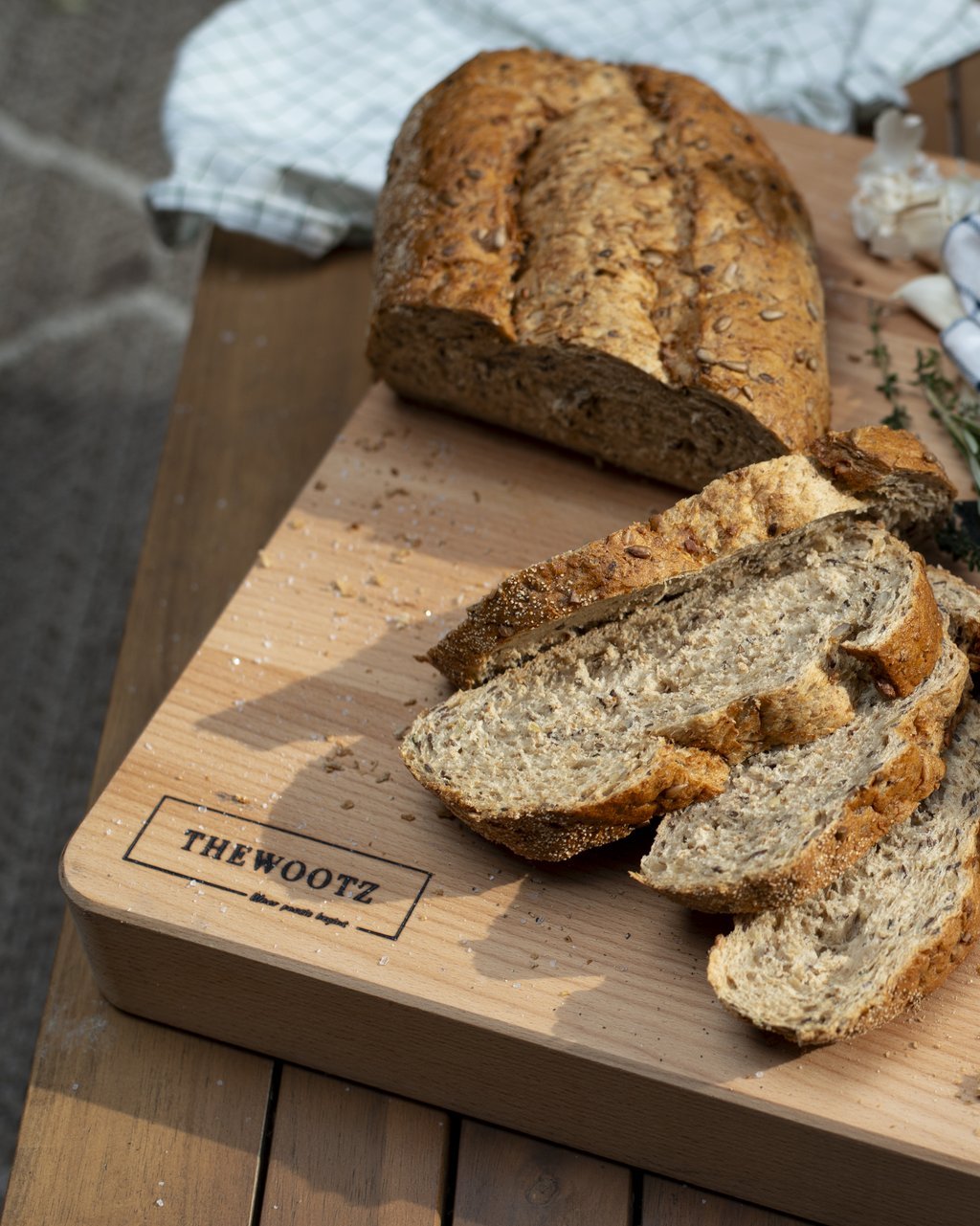TheWootz plank met vers brood